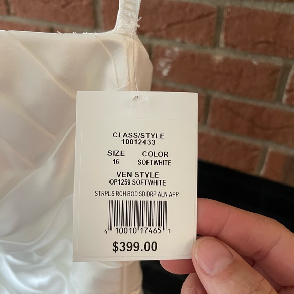 David’s Bridal size 16 softwhite strapless ruched wedding dress with lace - Picture 3 of 15